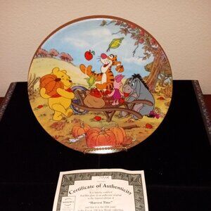 Disney Winnie The Pooh Harvest Time Collectible Plate